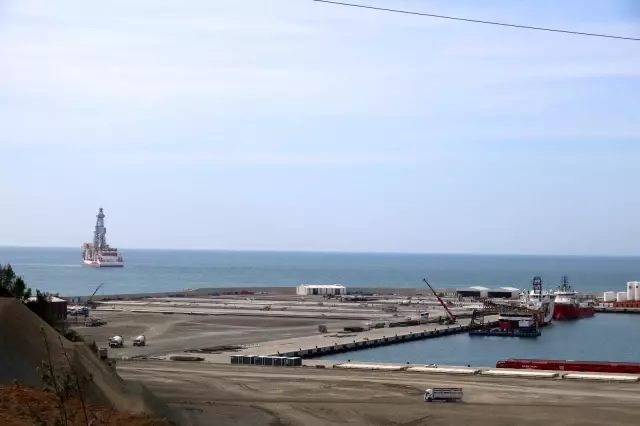 Kanuni Sondaj Gemisi, yeni rezervler için Karadeniz'e açıldı Kanuni Sondaj Gemisi, yeni rezervler için Karadeniz'e açıldı