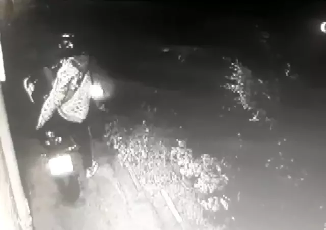 Kartal'da 150 bin liralık motosiklet hırsızlığı kamerada Kartal'da 150 bin liralık motosiklet hırsızlığı kamerada