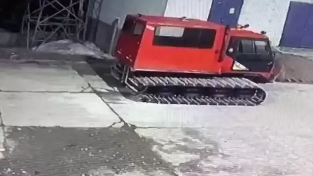 Son dakika haberi: KASTAMONU - Ilgaz Dağı'nda yemek arayan bozayı güvenlik kameralarınca görüntülendi Son dakika haberi: KASTAMONU - Ilgaz Dağı'nda yemek arayan bozayı güvenlik kameralarınca görüntülendi