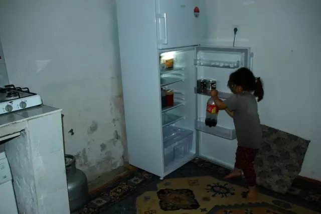 Malazgirt'te ihtiyaç sahibi aileye Kaymakamlık ve hayırseverler sahip çıktı Malazgirt'te ihtiyaç sahibi aileye Kaymakamlık ve hayırseverler sahip çıktı