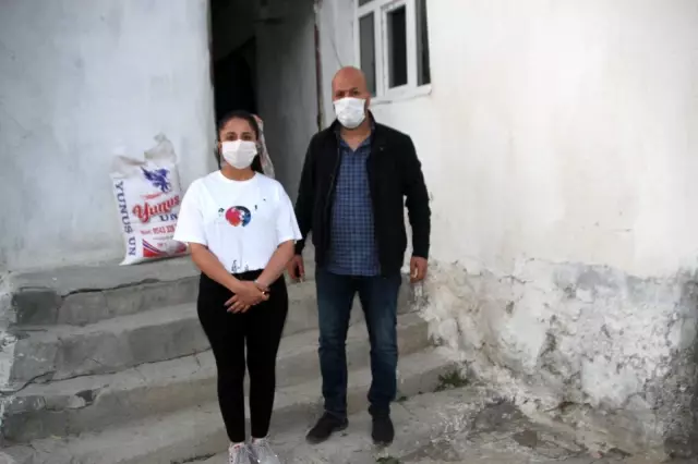 Malazgirt'te ihtiyaç sahibi aileye Kaymakamlık ve hayırseverler sahip çıktı Malazgirt'te ihtiyaç sahibi aileye Kaymakamlık ve hayırseverler sahip çıktı