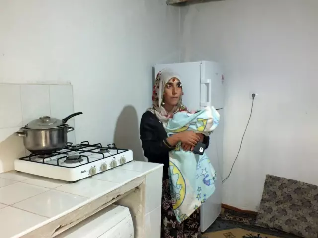 Malazgirt'te ihtiyaç sahibi aileye Kaymakamlık ve hayırseverler sahip çıktı Malazgirt'te ihtiyaç sahibi aileye Kaymakamlık ve hayırseverler sahip çıktı