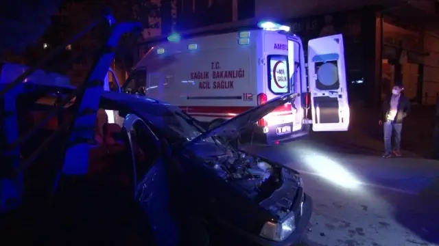 İki otomobil çarpıştı: 1'i ağır 6 yaralı İki otomobil çarpıştı: 1'i ağır 6 yaralı