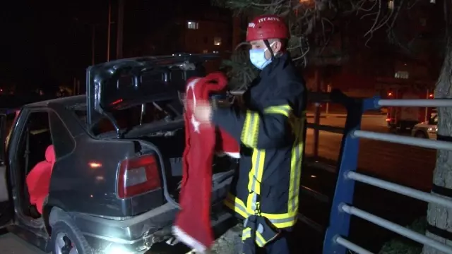 İki otomobil çarpıştı: 1'i ağır 6 yaralı İki otomobil çarpıştı: 1'i ağır 6 yaralı