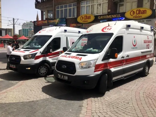 Kayseri'de açık unutulan tüp parladı: 2 yaralı Kayseri'de açık unutulan tüp parladı: 2 yaralı