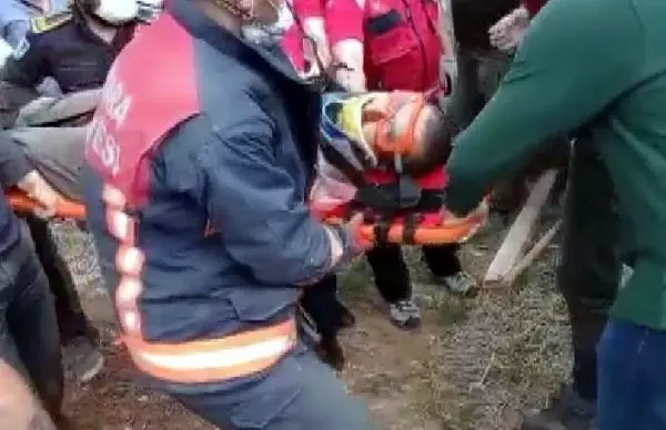 ANKARA KAZDIĞI ÇUKURA DÜŞEN KİŞİ, 2,5 SAATTE KURTARILDI ANKARA KAZDIĞI ÇUKURA DÜŞEN KİŞİ, 2,5 SAATTE KURTARILDI