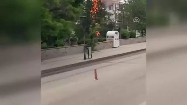 KIRIKKALE - Parkta çıkan yangın itfaiye ekiplerince söndürüldü KIRIKKALE - Parkta çıkan yangın itfaiye ekiplerince söndürüldü
