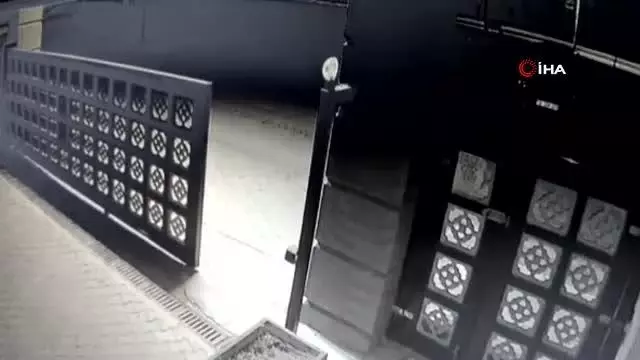 Son dakika haber | Kısıtlamayı ihlal eden gençler polisi görünce böyle kaçtı Son dakika haber | Kısıtlamayı ihlal eden gençler polisi görünce böyle kaçtı