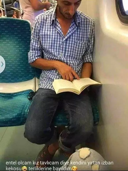 Kitap okurken fotoğrafı çekilip aşağılanan Ali Uçar, yazar oldu Kitap okurken fotoğrafı çekilip aşağılanan Ali Uçar, yazar oldu