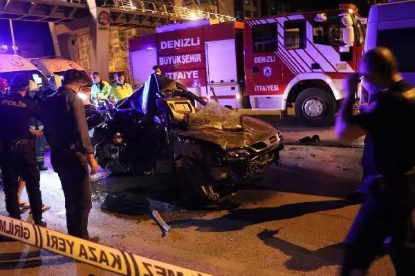 DENİZLİ KONTROLDEN ÇIKAN OTOMOBİL KARŞI ŞERİTTEKİ MİNİBÜSLE ÇARPIŞTI: 1'İ AĞIR 2 YARALI DENİZLİ KONTROLDEN ÇIKAN OTOMOBİL KARŞI ŞERİTTEKİ MİNİBÜSLE ÇARPIŞTI: 1'İ AĞIR 2 YARALI
