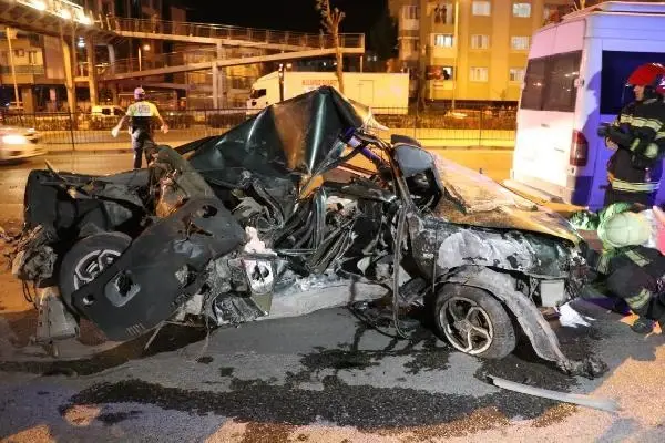 DENİZLİ KONTROLDEN ÇIKAN OTOMOBİL KARŞI ŞERİTTEKİ MİNİBÜSLE ÇARPIŞTI: 1'İ AĞIR 2 YARALI DENİZLİ KONTROLDEN ÇIKAN OTOMOBİL KARŞI ŞERİTTEKİ MİNİBÜSLE ÇARPIŞTI: 1'İ AĞIR 2 YARALI