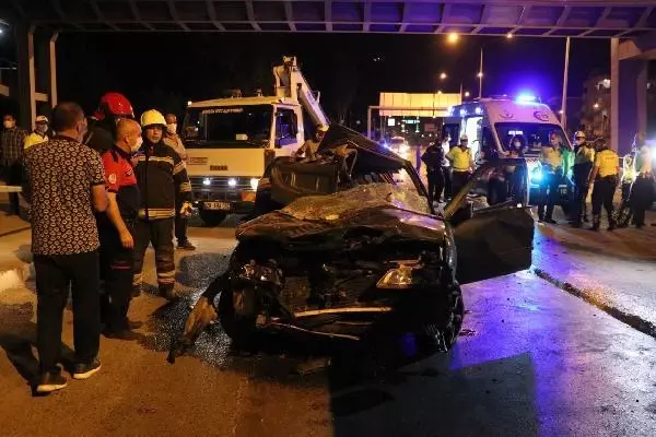 DENİZLİ KONTROLDEN ÇIKAN OTOMOBİL KARŞI ŞERİTTEKİ MİNİBÜSLE ÇARPIŞTI: 1'İ AĞIR 2 YARALI DENİZLİ KONTROLDEN ÇIKAN OTOMOBİL KARŞI ŞERİTTEKİ MİNİBÜSLE ÇARPIŞTI: 1'İ AĞIR 2 YARALI