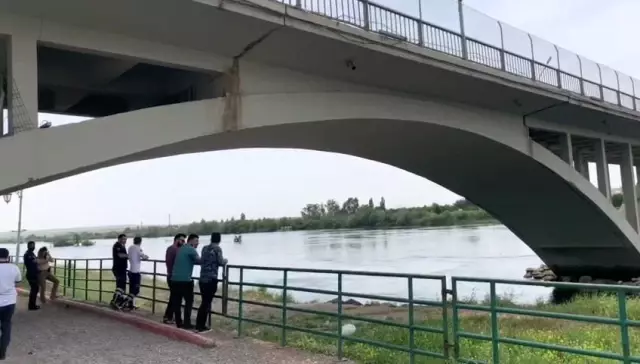 Köprüden birinin atladığı iddiası ekipleri alarma geçirdi Köprüden birinin atladığı iddiası ekipleri alarma geçirdi