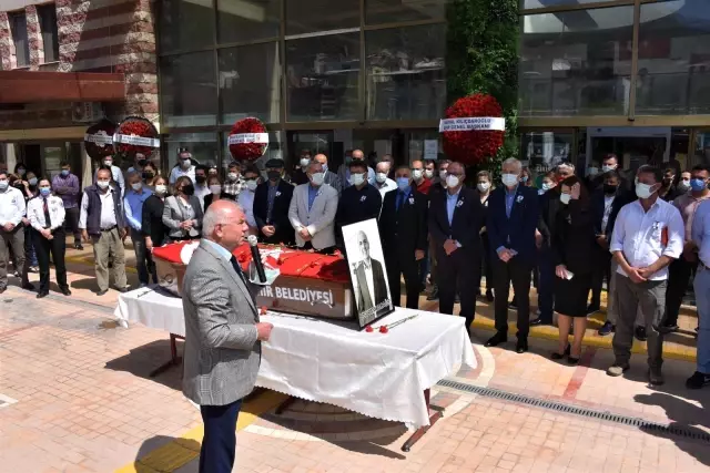 Korona nedeniyle yaşamını yitiren başkan yardımcısı defnedildi Korona nedeniyle yaşamını yitiren başkan yardımcısı defnedildi