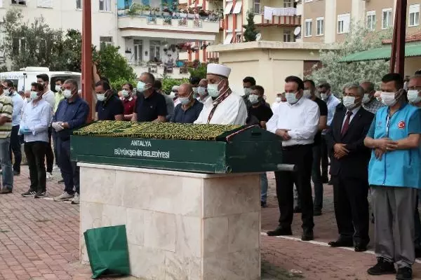ANTALYA KORONAVİRÜS TEDAVİSİ GÖREN MATSO BAŞKANI BOZTAŞ TOPRAĞA VERİLDİ ANTALYA KORONAVİRÜS TEDAVİSİ GÖREN MATSO BAŞKANI BOZTAŞ TOPRAĞA VERİLDİ