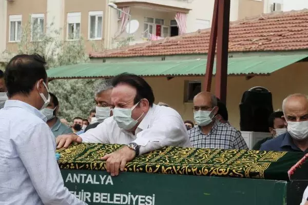 ANTALYA KORONAVİRÜS TEDAVİSİ GÖREN MATSO BAŞKANI BOZTAŞ TOPRAĞA VERİLDİ ANTALYA KORONAVİRÜS TEDAVİSİ GÖREN MATSO BAŞKANI BOZTAŞ TOPRAĞA VERİLDİ