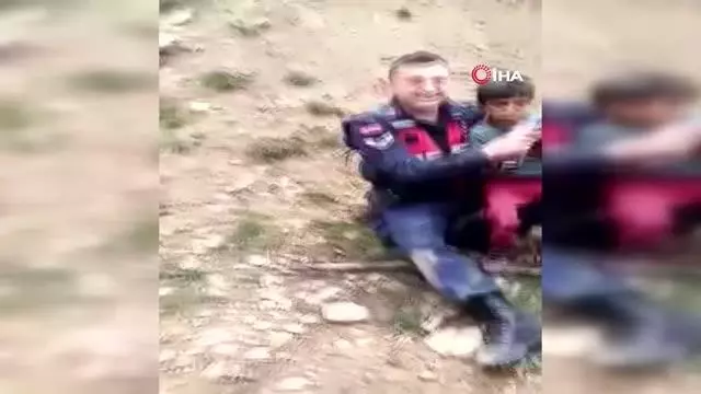 Kozalak toplamak için çıktığı ormanda kaybolan minik Kerem'in sağlık durumu iyi Kozalak toplamak için çıktığı ormanda kaybolan minik Kerem'in sağlık durumu iyi