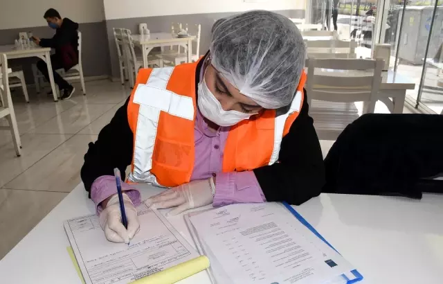 Kuşadası Belediyesi sağlıksız gıdaya geçit vermiyor Kuşadası Belediyesi sağlıksız gıdaya geçit vermiyor