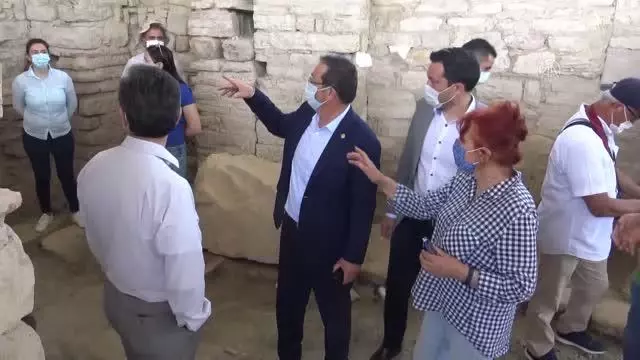 Kuşadası'nda kazı çalışmalarının sürdüğü anıtsal kilisenin üzerine koruma çatısı yapılacak Kuşadası'nda kazı çalışmalarının sürdüğü anıtsal kilisenin üzerine koruma çatısı yapılacak