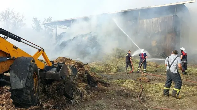 - Kuyucak'taki yangında bin tondan fazla saman zarar gördü - Kuyucak'taki yangında bin tondan fazla saman zarar gördü