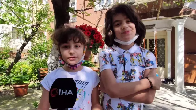 Mahsur kalan kuşun kurtarılmasına en çok onlar sevindi Mahsur kalan kuşun kurtarılmasına en çok onlar sevindi
