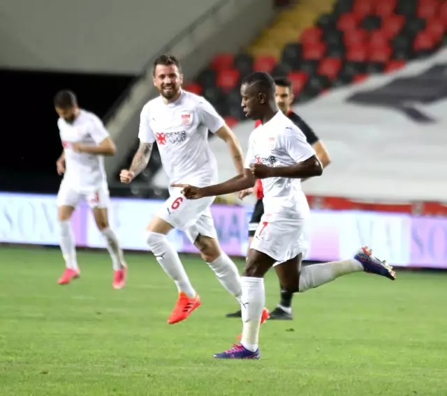 Max Gradel'den bir ilk! Max Gradel'den bir ilk!