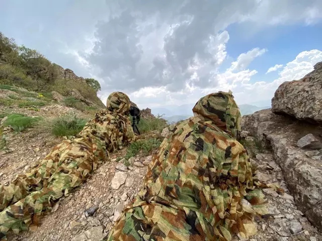 Mehmetçik, Avaşin-Basyan bölgelerinde terörist avında Mehmetçik, Avaşin-Basyan bölgelerinde terörist avında