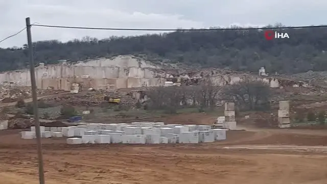 - Mermer ocağında greyder lastiği patladı : 1'i ağır 3 yaralı - Mermer ocağında greyder lastiği patladı : 1'i ağır 3 yaralı