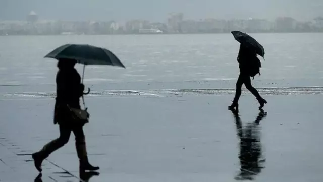 Marmara bulutlarla kaplandı, İstanbul dahil 4 il için sağanak uyarısı geldi Marmara bulutlarla kaplandı, İstanbul dahil 4 il için sağanak uyarısı geldi