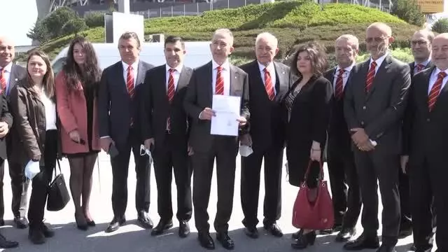 Metin Öztürk, Galatasaray Kulübü başkan adaylık dosyasını divan kuruluna verdi Metin Öztürk, Galatasaray Kulübü başkan adaylık dosyasını divan kuruluna verdi