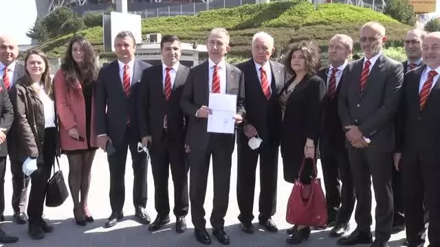 Metin Öztürk, Galatasaray Kulübü başkan adaylık dosyasını divan kuruluna verdi Metin Öztürk, Galatasaray Kulübü başkan adaylık dosyasını divan kuruluna verdi