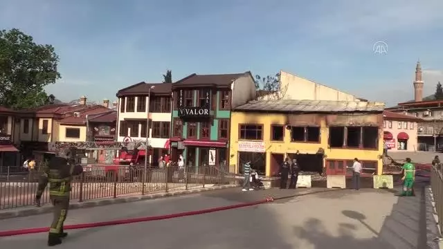 Metruk binada çıkan yangın söndürüldü Metruk binada çıkan yangın söndürüldü