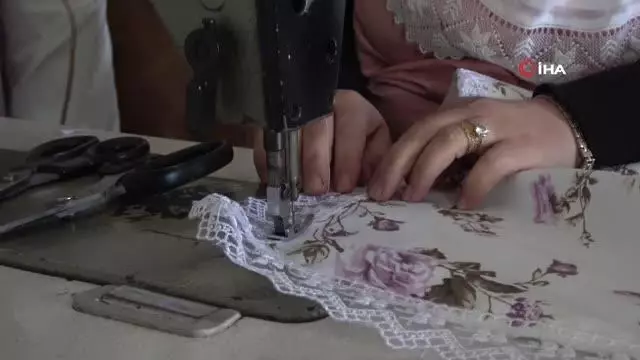 Mikro kredi ile kendi işini kuran 5 çocuk annesi, eşini de yanına yardımcı olarak aldı Mikro kredi ile kendi işini kuran 5 çocuk annesi, eşini de yanına yardımcı olarak aldı