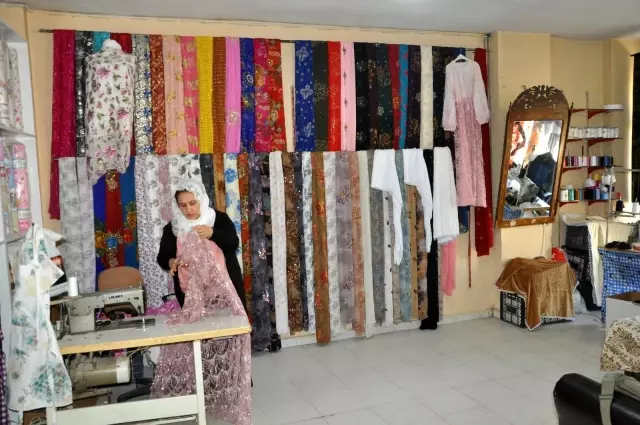 Mikro kredi ile kendi işini kuran 5 çocuk annesi, eşini de yanına yardımcı olarak aldı Mikro kredi ile kendi işini kuran 5 çocuk annesi, eşini de yanına yardımcı olarak aldı