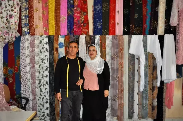Mikro kredi ile kendi işini kuran 5 çocuk annesi, eşini de yanına yardımcı olarak aldı Mikro kredi ile kendi işini kuran 5 çocuk annesi, eşini de yanına yardımcı olarak aldı