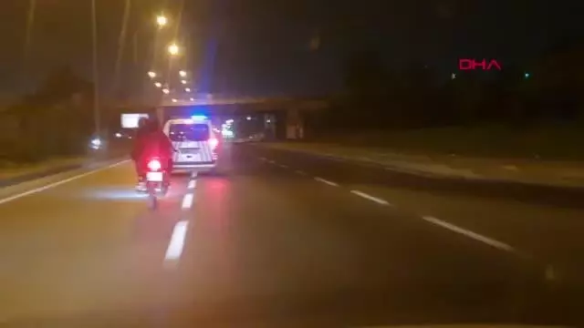 Adana'da motosikletle 5 kilometre kaçtı, yakalanınca 'Polis benim baş tacım' dedi Adana'da motosikletle 5 kilometre kaçtı, yakalanınca 'Polis benim baş tacım' dedi