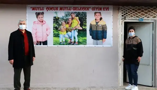 Son dakika haberleri! Muhtar Emine, ihtiyacı olan çocuklar için giyim mağazası açtı Son dakika haberleri! Muhtar Emine, ihtiyacı olan çocuklar için giyim mağazası açtı