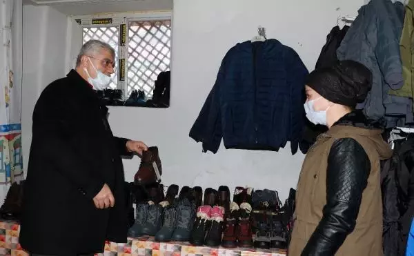Son dakika haberleri! Muhtar Emine, ihtiyacı olan çocuklar için giyim mağazası açtı Son dakika haberleri! Muhtar Emine, ihtiyacı olan çocuklar için giyim mağazası açtı
