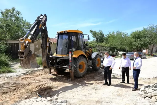 Muradiye'de yol düzenleme çalışması yapılıyor Muradiye'de yol düzenleme çalışması yapılıyor