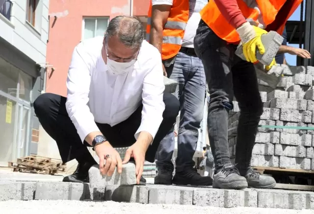 Muradiye'de yol düzenleme çalışması yapılıyor Muradiye'de yol düzenleme çalışması yapılıyor