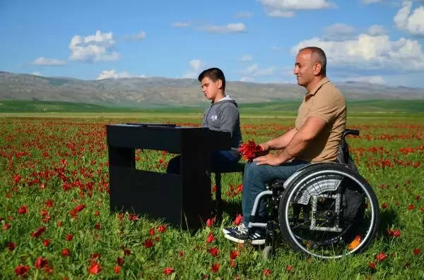 MUŞ OVASI'NDA PİYANO RESİTALİ MUŞ OVASI'NDA PİYANO RESİTALİ