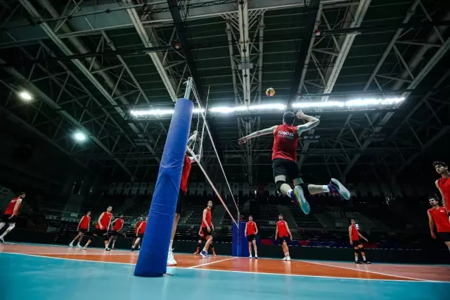 Nedim Özbey: 'Erkek voleybolunu özlenen yere getireceğiz' Nedim Özbey: 'Erkek voleybolunu özlenen yere getireceğiz'