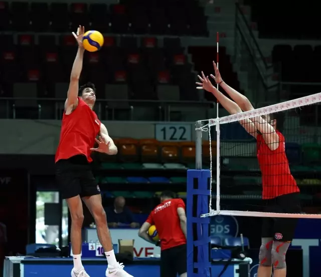 Nedim Özbey: 'Erkek voleybolunu özlenen yere getireceğiz' Nedim Özbey: 'Erkek voleybolunu özlenen yere getireceğiz'