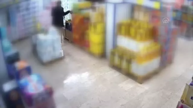 Osmaniye'de 2 marketten gıda ürünü çalan zanlı yakalandı Osmaniye'de 2 marketten gıda ürünü çalan zanlı yakalandı