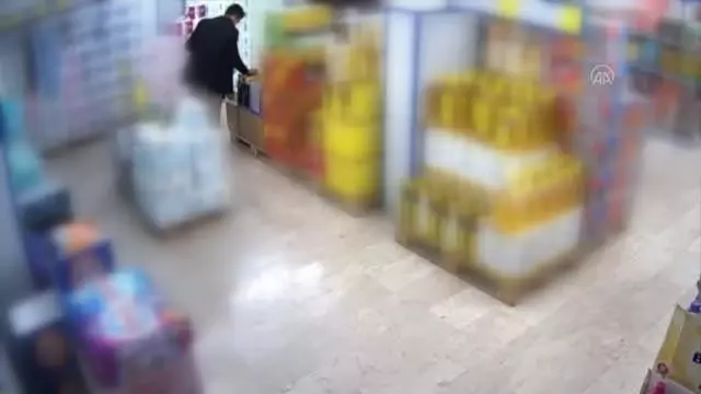 Osmaniye'de 2 marketten gıda ürünü çalan zanlı yakalandı Osmaniye'de 2 marketten gıda ürünü çalan zanlı yakalandı