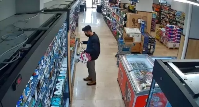 Son dakika haberi: Osmaniye'de iki marketten kaşar peyniri ve zeytinyağı yağı çalan şüpheli güvenlik kamerasında Son dakika haberi: Osmaniye'de iki marketten kaşar peyniri ve zeytinyağı yağı çalan şüpheli güvenlik kamerasında