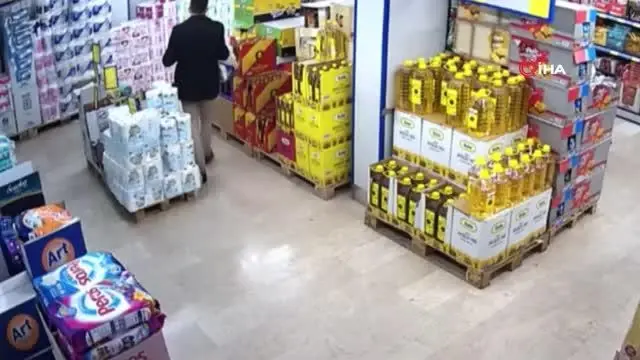 Son dakika haberi: Osmaniye'de iki marketten kaşar peyniri ve zeytinyağı yağı çalan şüpheli güvenlik kamerasında Son dakika haberi: Osmaniye'de iki marketten kaşar peyniri ve zeytinyağı yağı çalan şüpheli güvenlik kamerasında