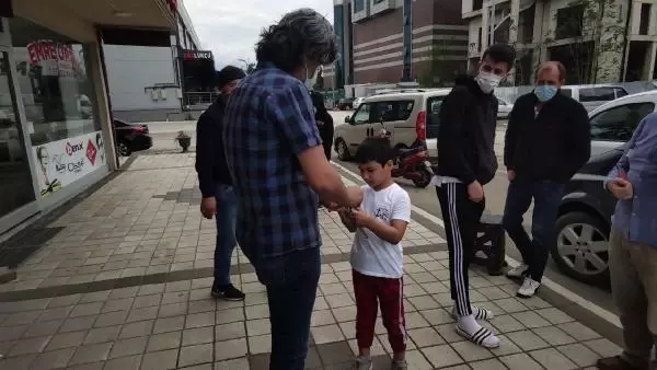 Son dakika haberleri | DÜZCE PEŞİNE TAKILAN ÇOCUĞU POLİS EKİPLERİNE TESLİM ETTİ Son dakika haberleri | DÜZCE PEŞİNE TAKILAN ÇOCUĞU POLİS EKİPLERİNE TESLİM ETTİ