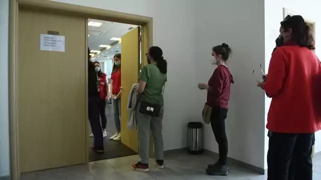 PODGORİCA - Karadağ'da Kovid-19'a karşı kitlesel aşılama başladı PODGORİCA - Karadağ'da Kovid-19'a karşı kitlesel aşılama başladı