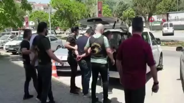 Son dakika haber: Polis hizmetçinin numarasını yutmadı: Hırsız, hizmetçi ve iki arkadaşı çıktı Son dakika haber: Polis hizmetçinin numarasını yutmadı: Hırsız, hizmetçi ve iki arkadaşı çıktı